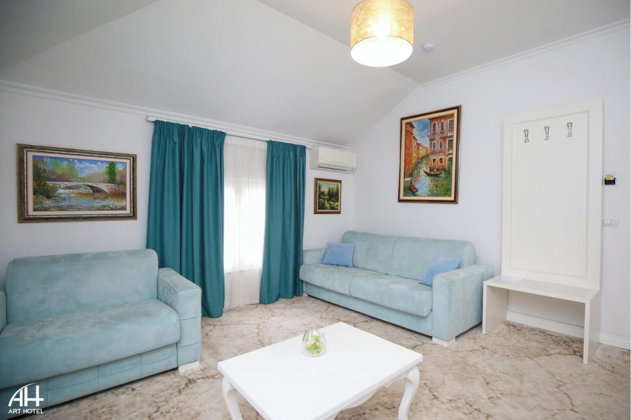 Art Hotel Tiranë Luaran gambar